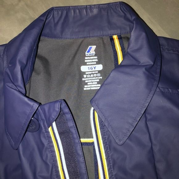 K-way rain coat. Perfect condition. Youth 16. Could fit a women’s small/ medium - Picture 3 of 5